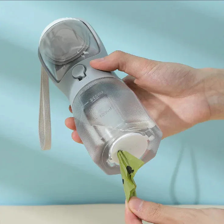 3-in-1 携帯用ペット用ウォーターボトル（フード＆うんちディスペンサー付き）